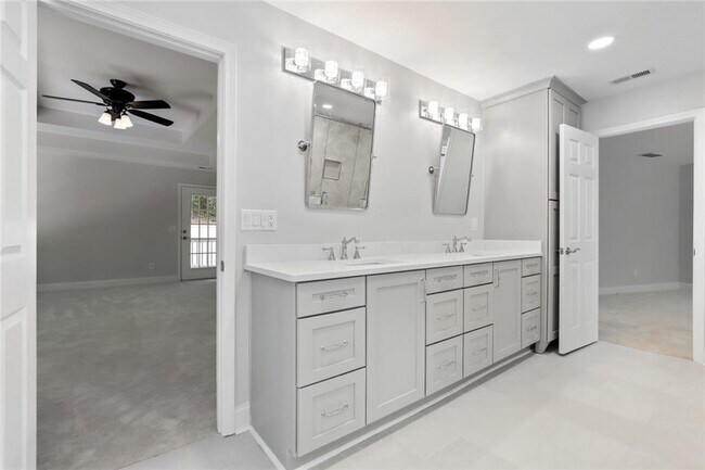 Building Photo - 210 Aerie Ct