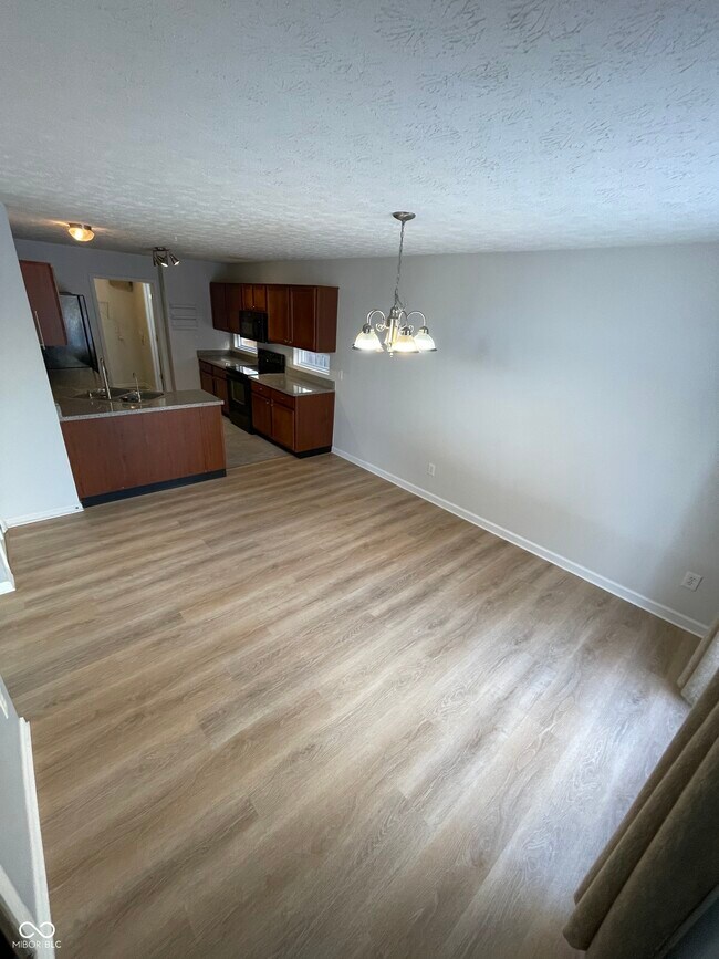 Building Photo - 612 Scotch Pine Dr