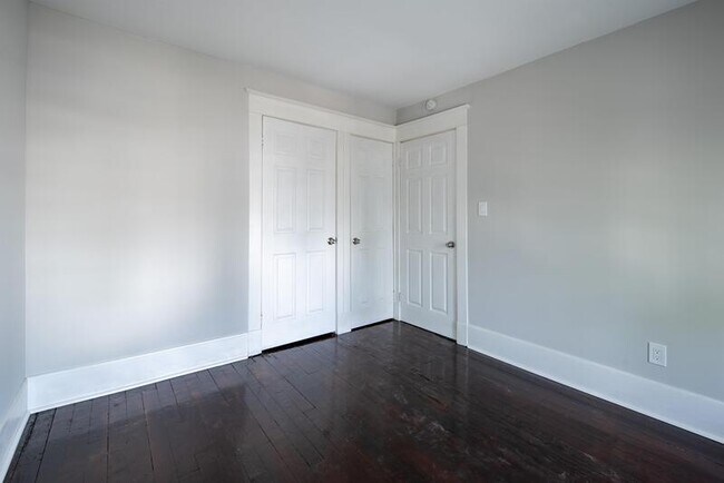 Building Photo - 207 7th Ave