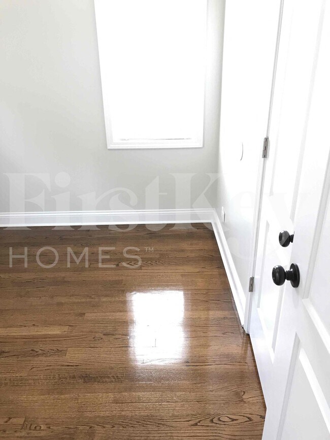 Building Photo - 2607 W 81st St