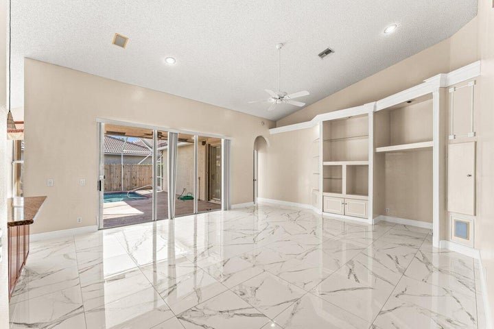 Building Photo - 5872 NW 73rd Ct