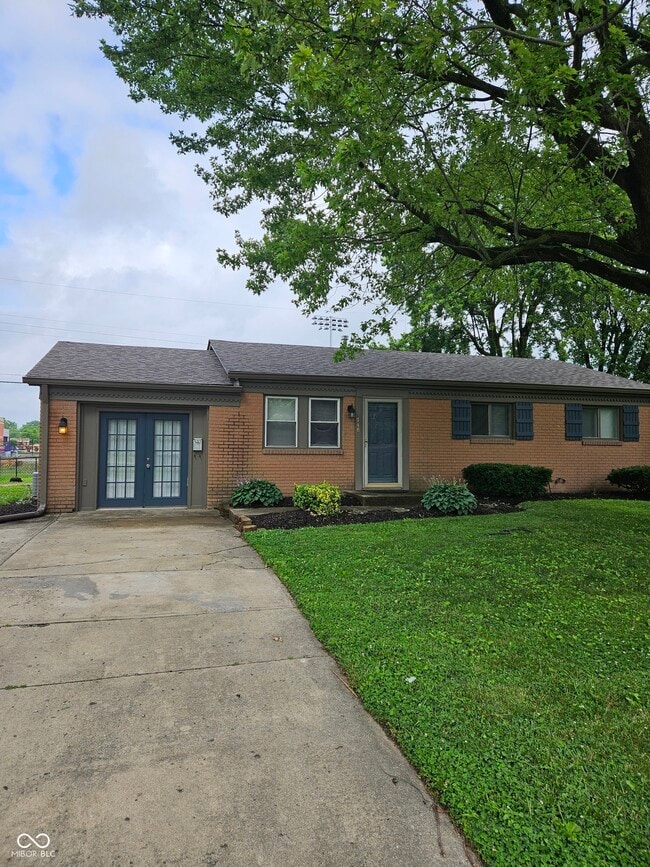 Primary Photo - 748 Maple Ln