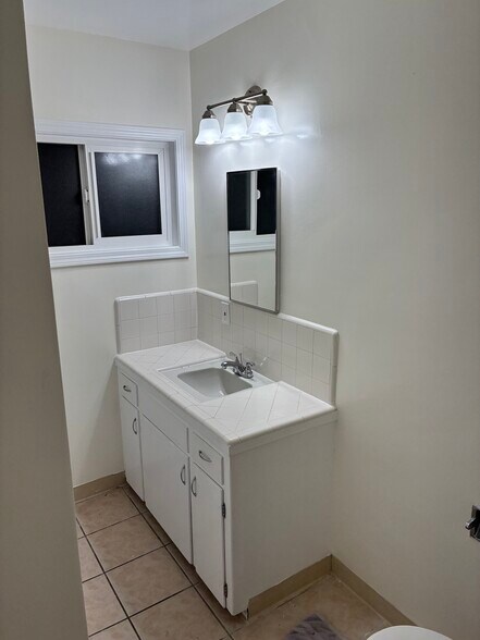 Building Photo - 12300 Manor Dr