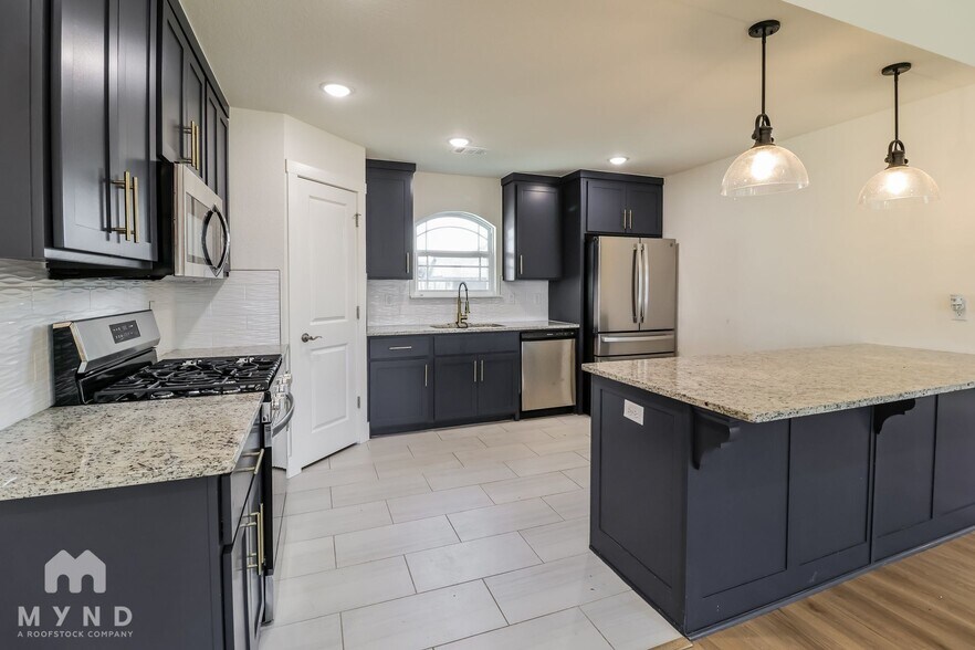 Building Photo - 1020 Autumn Royal Ave