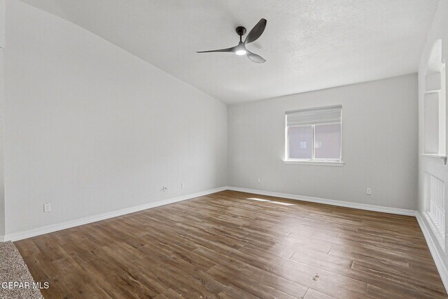 Building Photo - 3121 Tierra Paola Ln