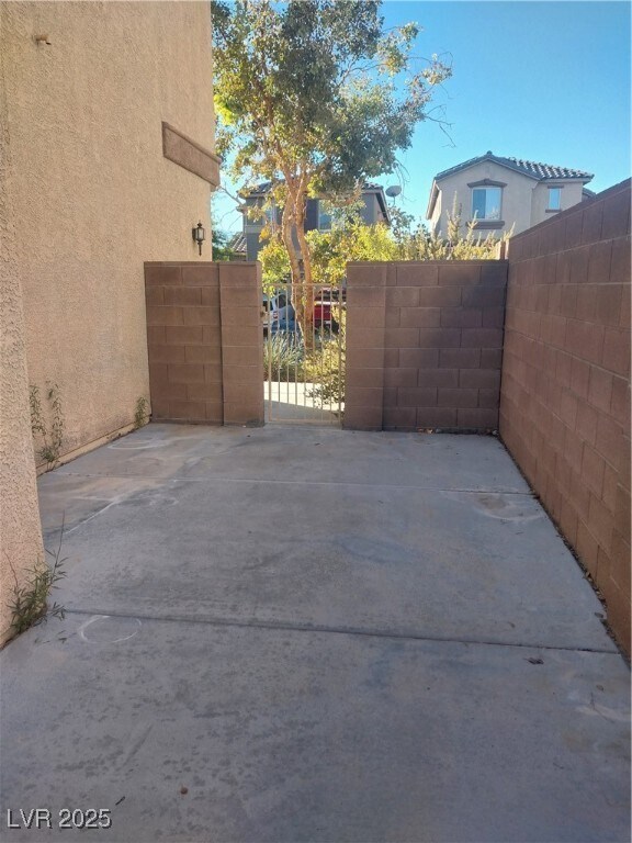 Building Photo - 9428 Santana Siesta Ave