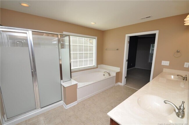 Building Photo - 300 Sutton Glen Dr