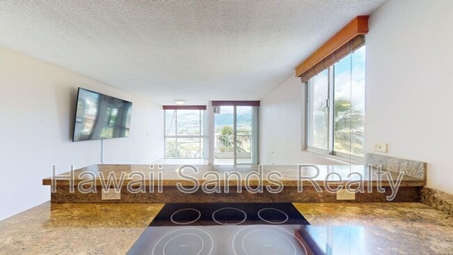 Building Photo - 2611 Ala Wai Blvd