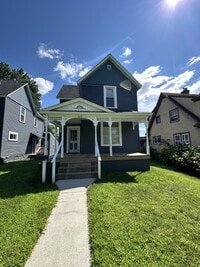 Building Photo - Superb 3 Bed 2 Bath close to UWEC! Availab...