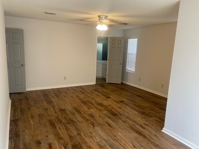 Building Photo - 3 bedroom, 2 bath; County Schools!