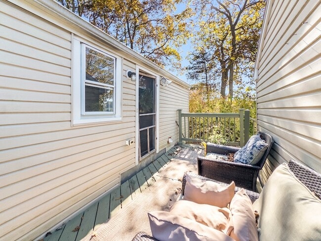 Building Photo - 944 Totoket Rd