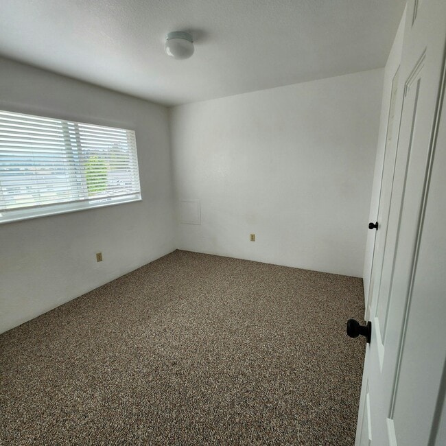 Building Photo - 3896 Rohnerville Rd