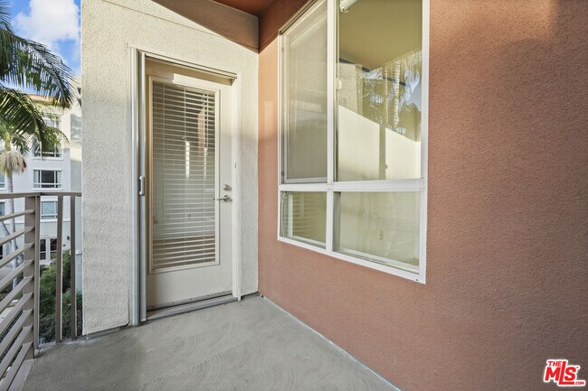 Building Photo - 100 S Alameda St