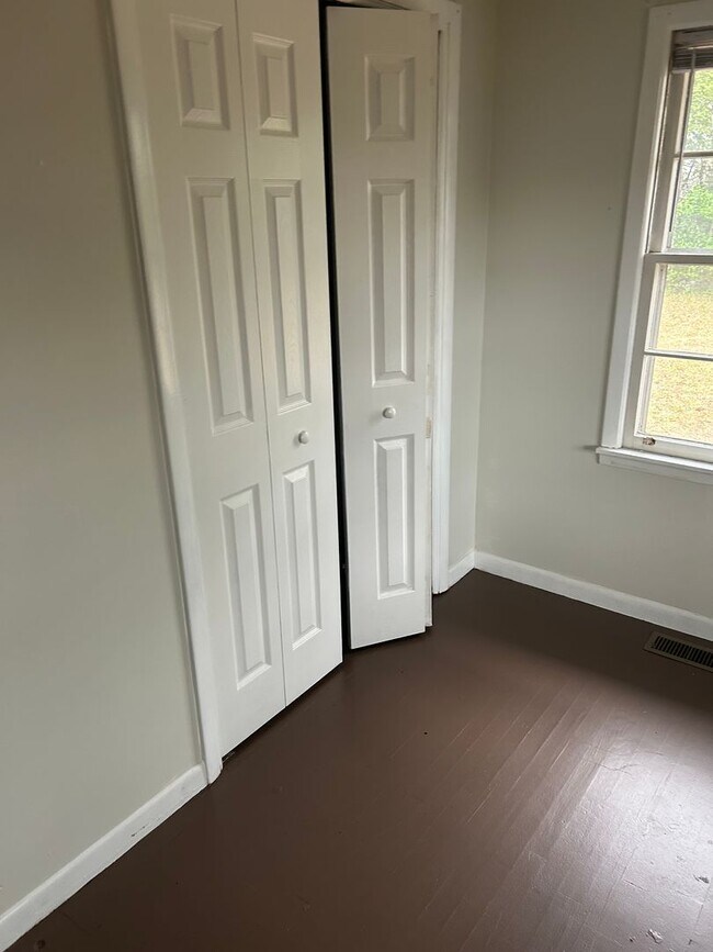 Building Photo - 321 Soperton Ave