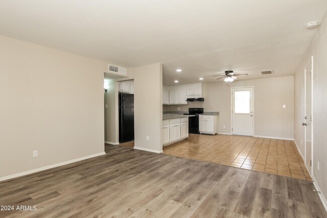 Building Photo - 4045 E Joan De Arc Ave