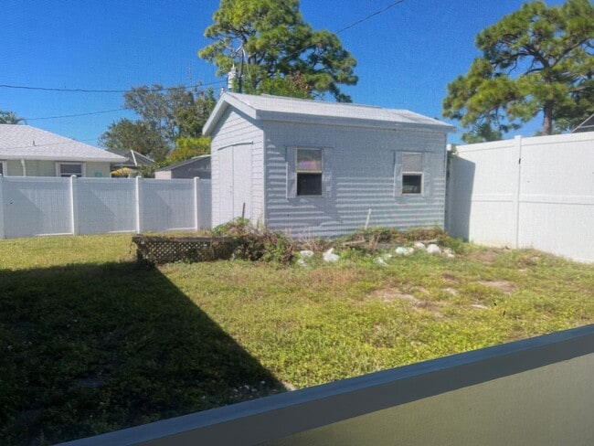 Building Photo - PENDING - 3BR/2BA Single Family Home