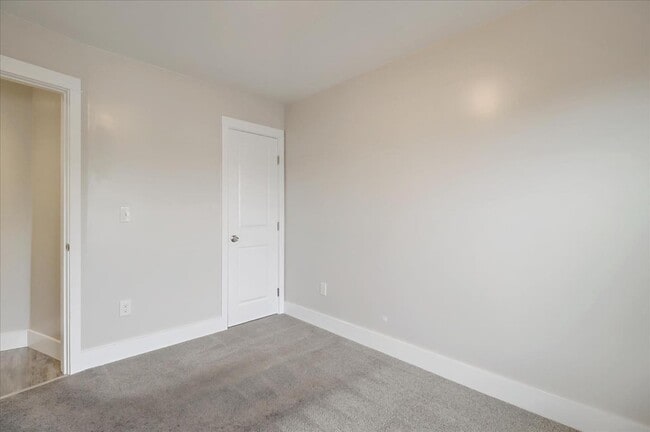 Building Photo - 683 Harbour Way