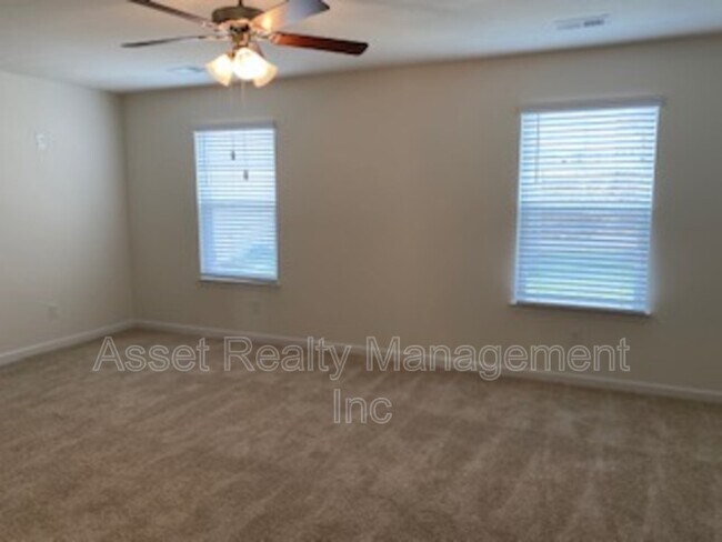 Building Photo - 12134 Evergreen Dr NE
