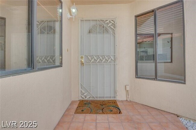 Building Photo - 2723 Seabridge Dr