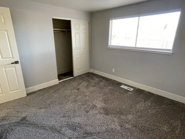 Building Photo - Modern Comfort Meets Stylish Living in This Updated Sparks Home!