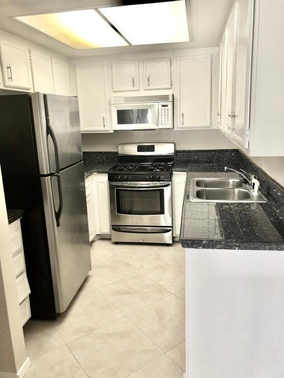 Building Photo - 2276 Manzana Way