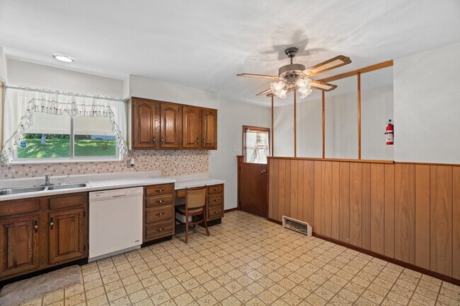 Building Photo - 6138 Emerald Ave