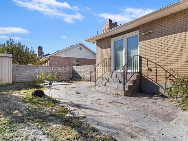 Building Photo - 6837 S Creekcove Way