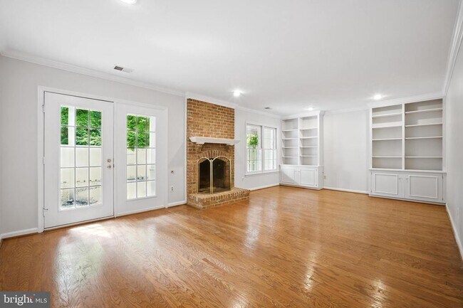 Building Photo - 10189 Castlewood Ln
