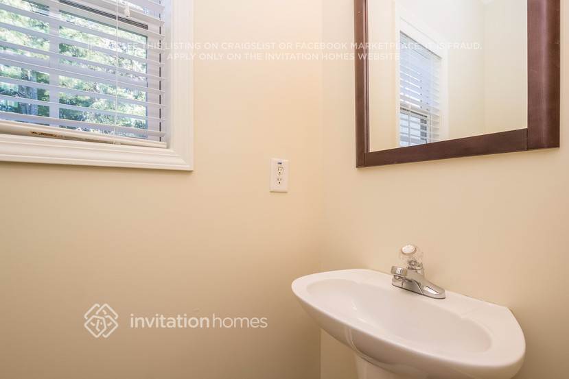 Building Photo - 2652 Sedgeview Ln NE