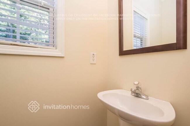 Building Photo - 2652 Sedgeview Ln NE