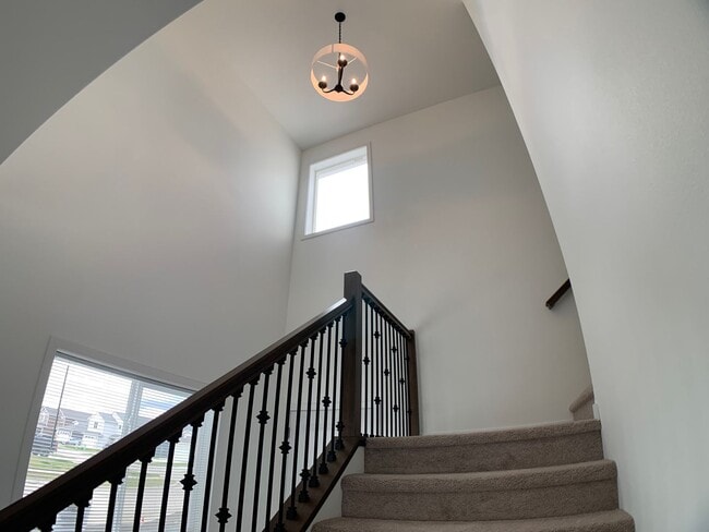 Building Photo - 3 Bed 2.5 Bath Single Family Home