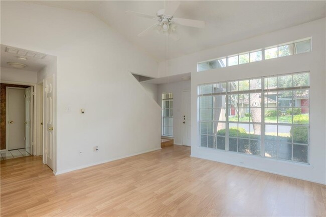 Building Photo - 1015 E Yager Ln