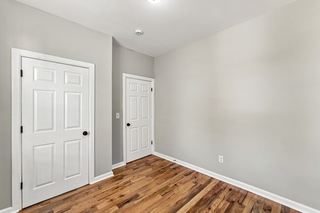 Building Photo - 422 Woodside Ave