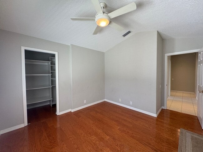 Building Photo - 4 Bedroom 2 Bathroom with Garage and Pool! Annual Rental