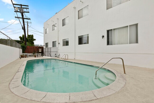 Building Photo - 12946 Valleyheart Dr