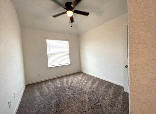 Building Photo - 3011 Azalea Pt