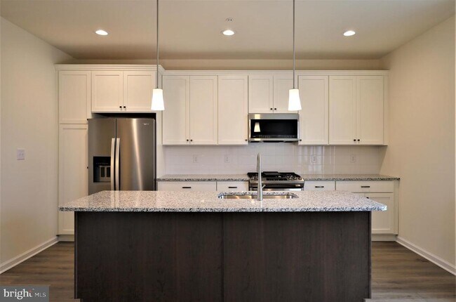 Building Photo - 61 Becker Dr