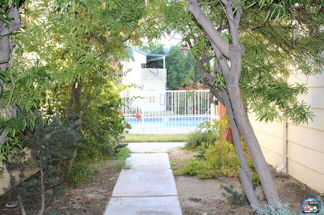 Building Photo - 1736 W Olive Ave