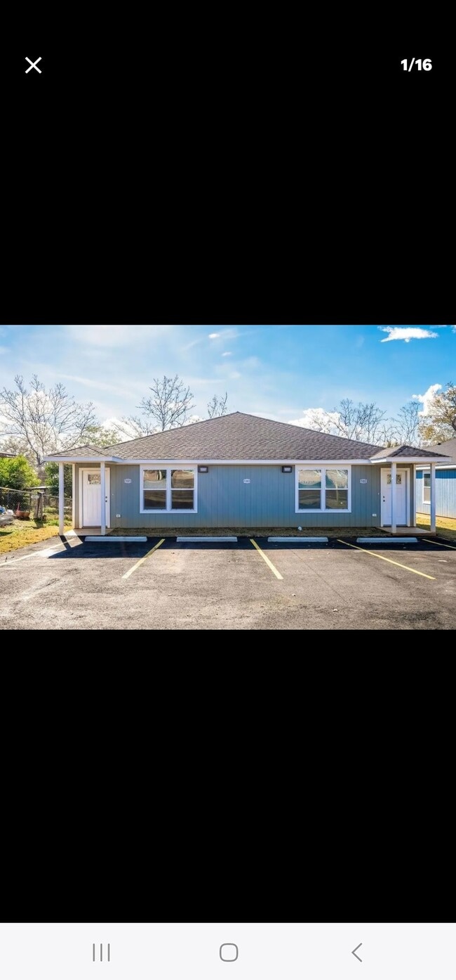 Primary Photo - 1301 Dolph St