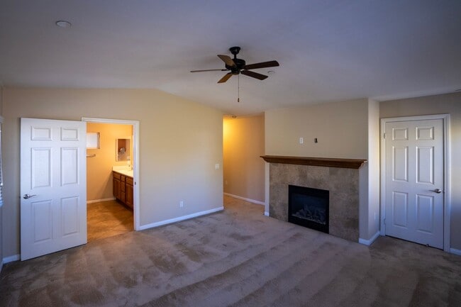 Building Photo - Welcome home to this beautifully designed ...