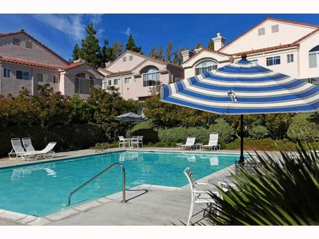 Building Photo - Spacious 2 Bedroom, 2 Bathroom Town Home w/ Attached Garage! Andria of UTC