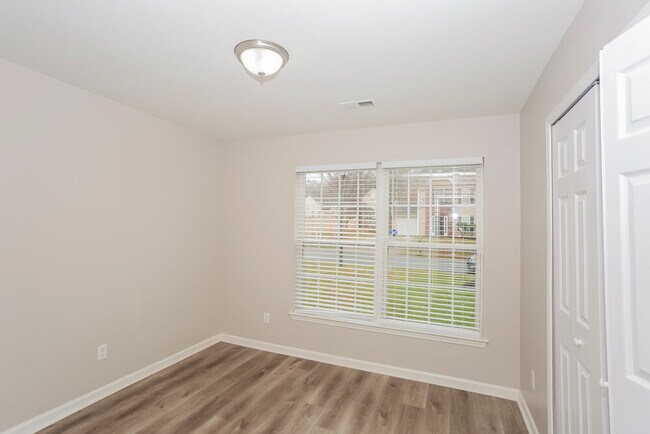 Building Photo - 333 Winding Canyon Dr