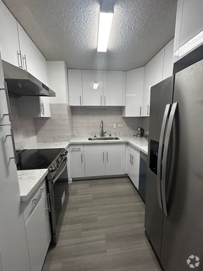 Building Photo - 2 Bed 2 Bath Fully Furnished Unit Central ...