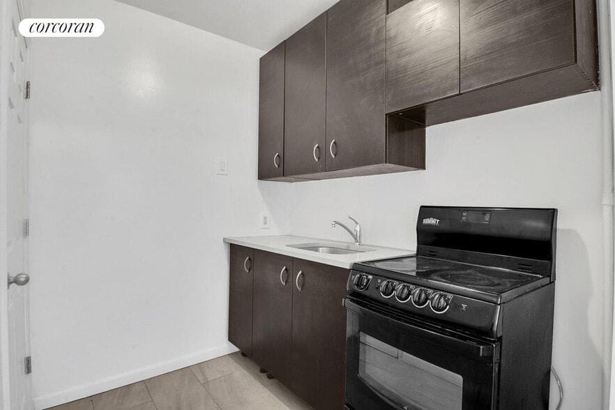 Building Photo - 1700 Lexington Ave