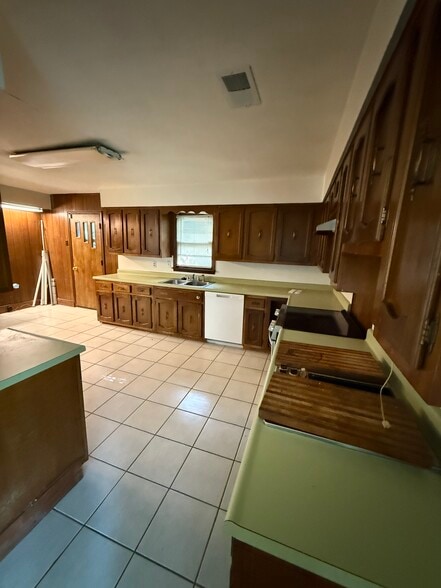 Building Photo - 5037 Kaye Rd