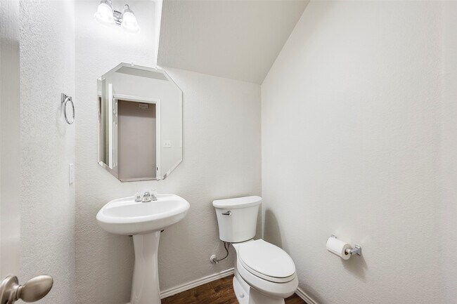 Building Photo - 7500 Lazy Spur Blvd