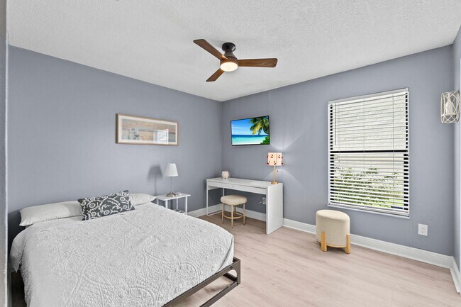 Building Photo - 1599 Bayridge Pl