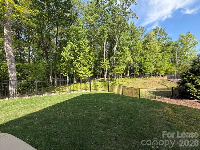 Building Photo - 163 Beacon Dr