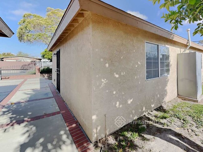 Building Photo - 13931 Orizaba Ave