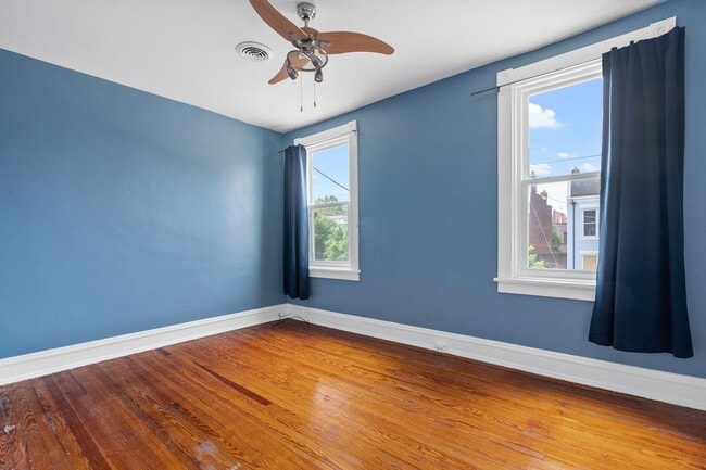 Building Photo - Classic Fan Rowhome for Lease